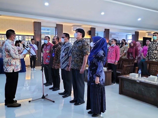 Pengukuhan Tim Satgas Percepatan Penurunan Stunting Oleh PJ Bupati Kepulauan Mentawai di aula Bappeda
